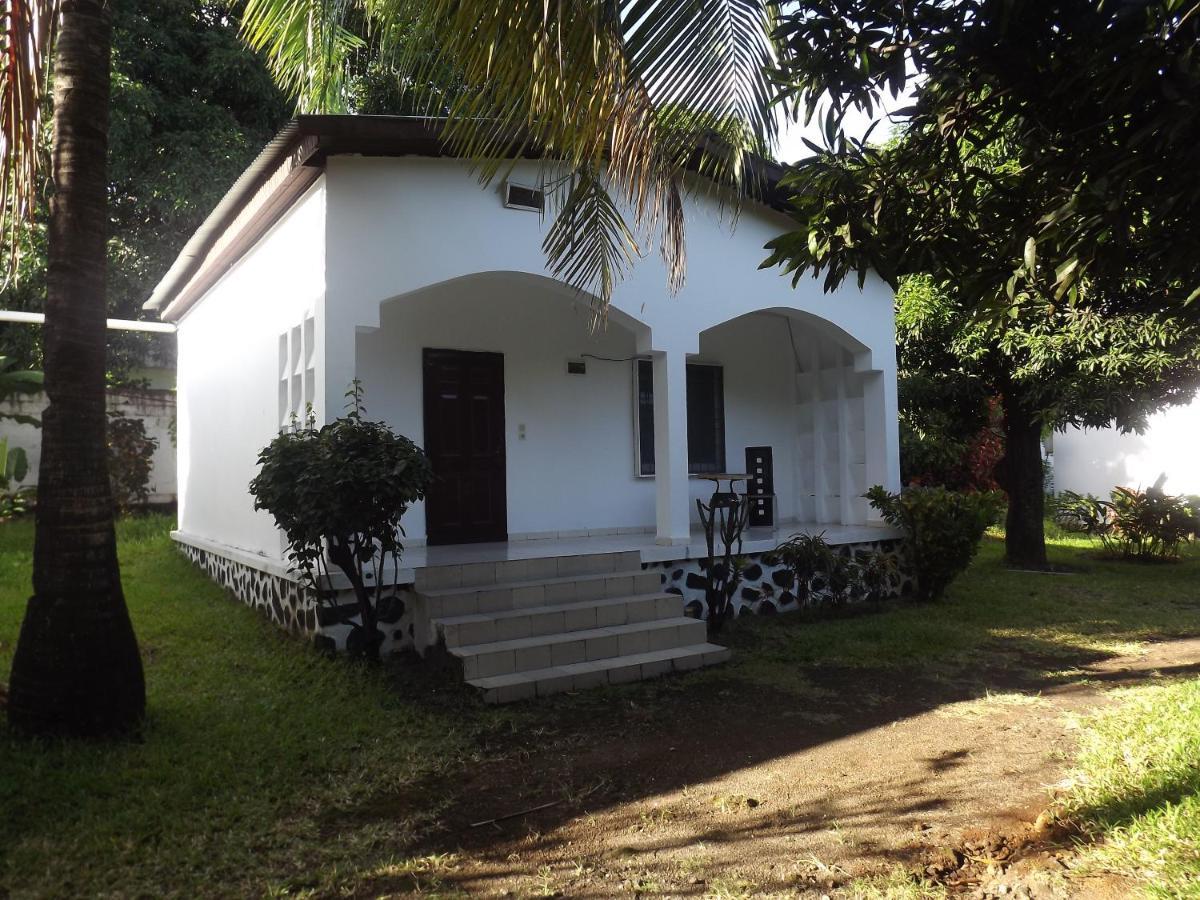 Hotel La Grillade Moroni Exterior photo